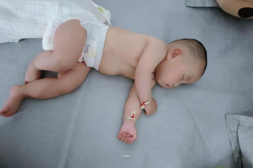 南城几个月宝宝会抬头
